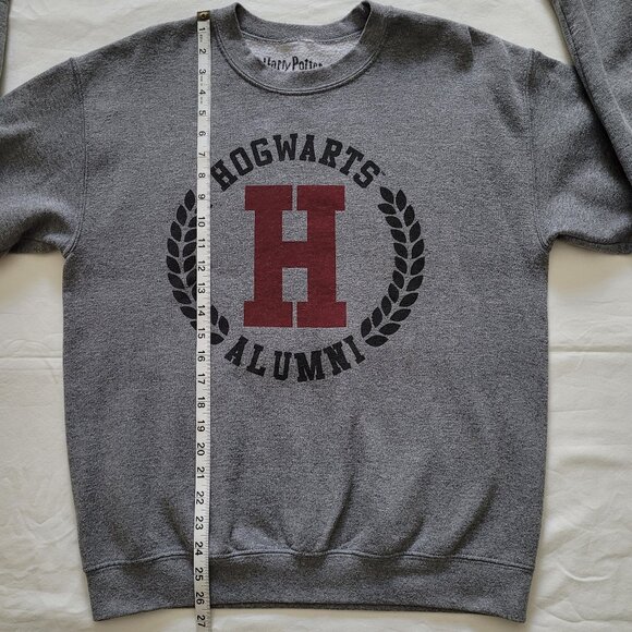 Harry Potter Hogwarts Alumni Gray Crewneck Sweatshirt Size Medium - Picture 5 of 9